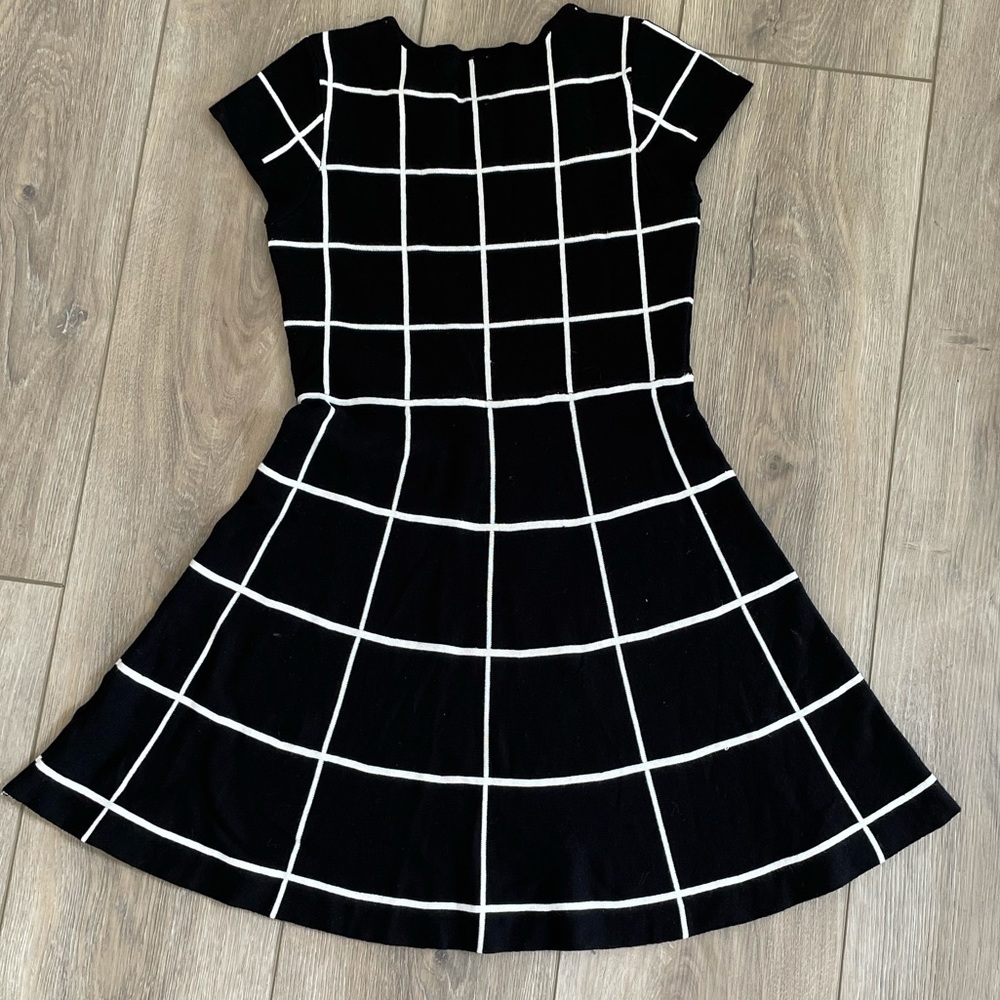 Window Pane Dress - Picture 3 of 5